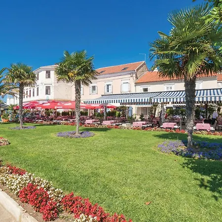 Apartment Awesome In Biograd With Wifi